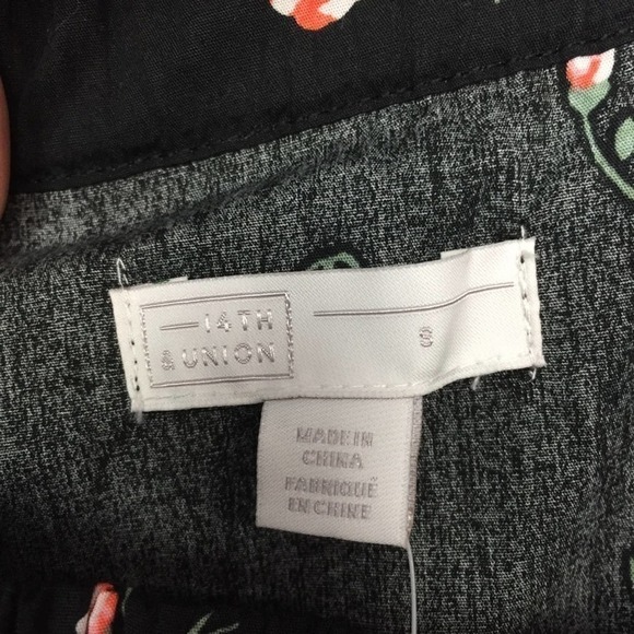 𝅺14th & Union Off the Shoulder Black Tulip Floral Lightweight Blouse Women’s S - Picture 7 of 12